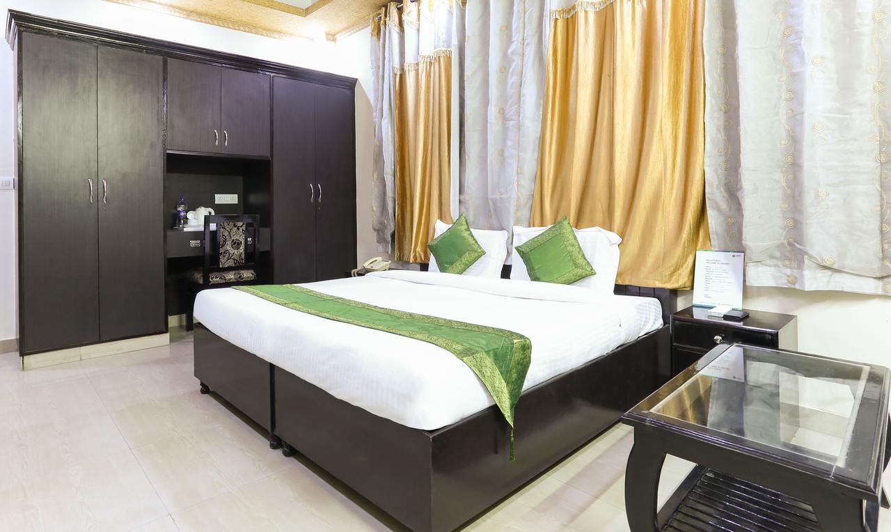 Treebo Trip Sswag 18 Expressway Noida Exterior foto