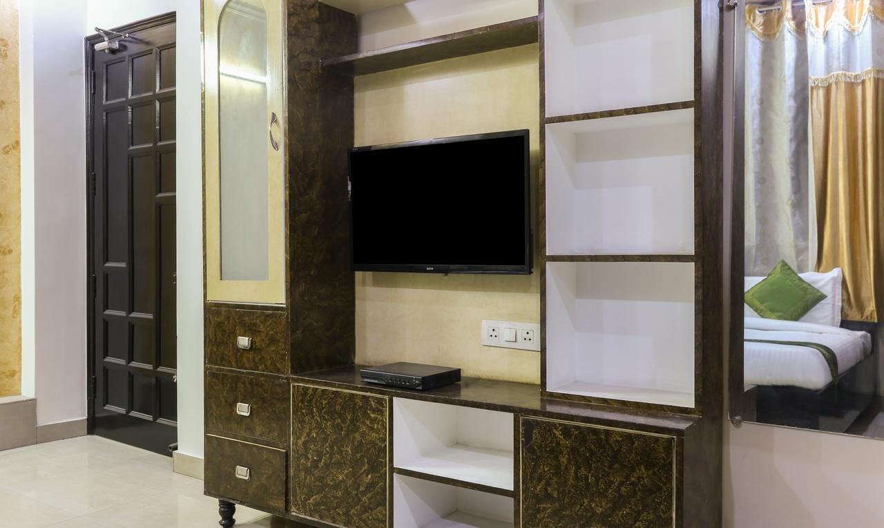 Treebo Trip Sswag 18 Expressway Noida Exterior foto