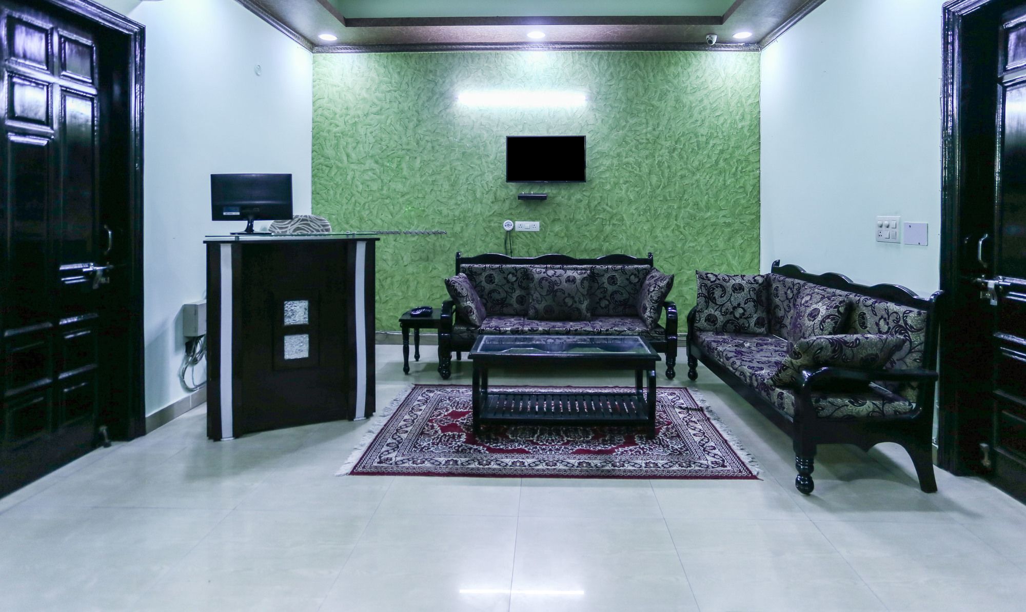 Treebo Trip Sswag 18 Expressway Noida Exterior foto