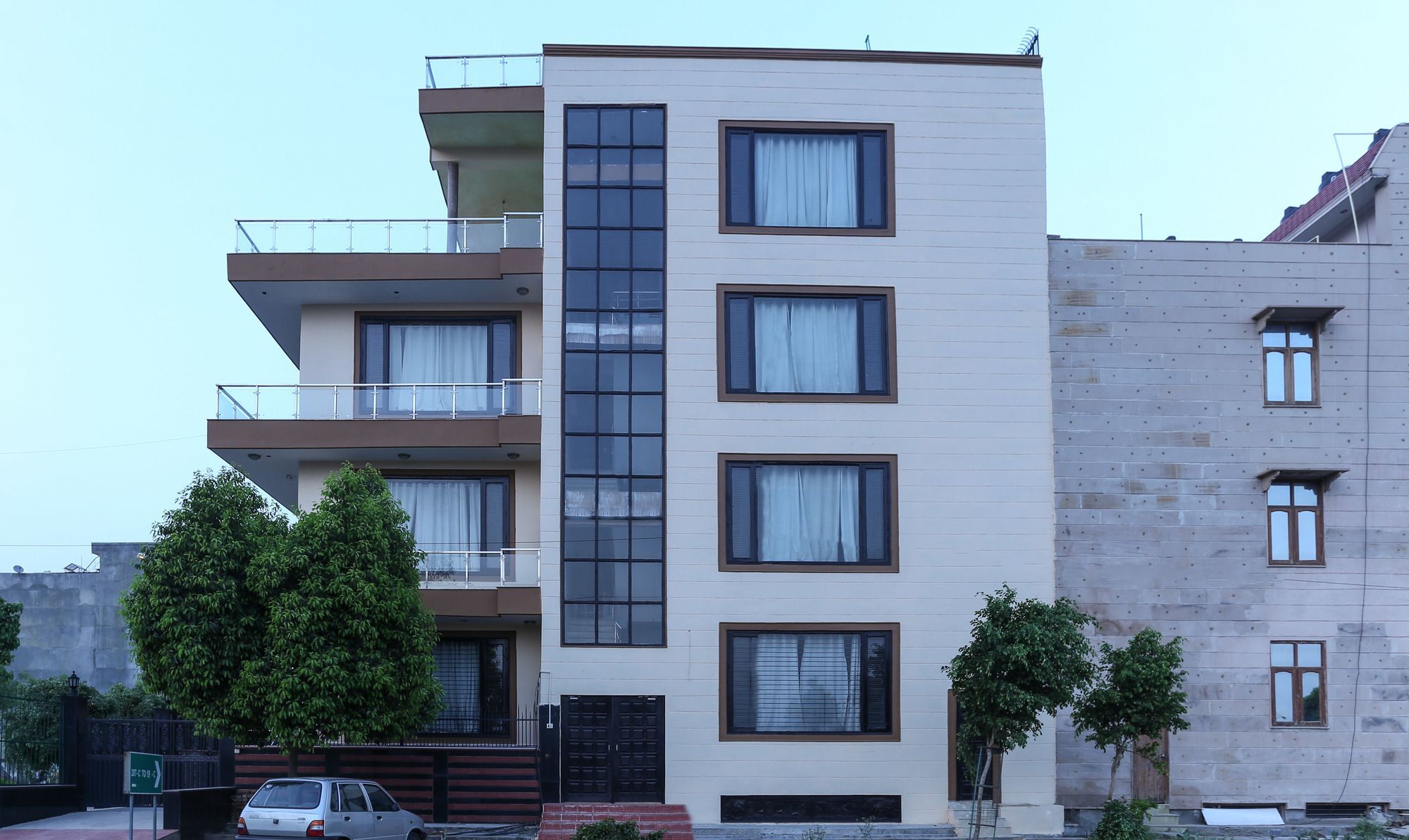Treebo Trip Sswag 18 Expressway Noida Exterior foto