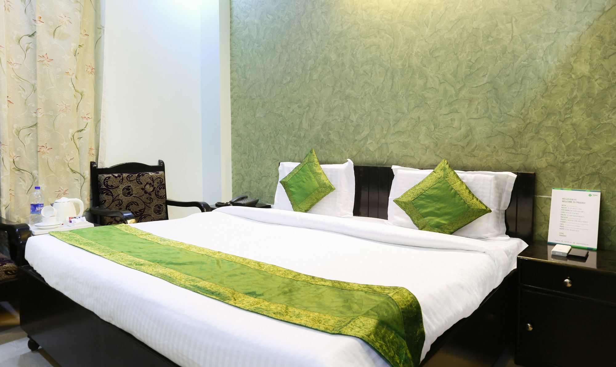 Treebo Trip Sswag 18 Expressway Noida Exterior foto