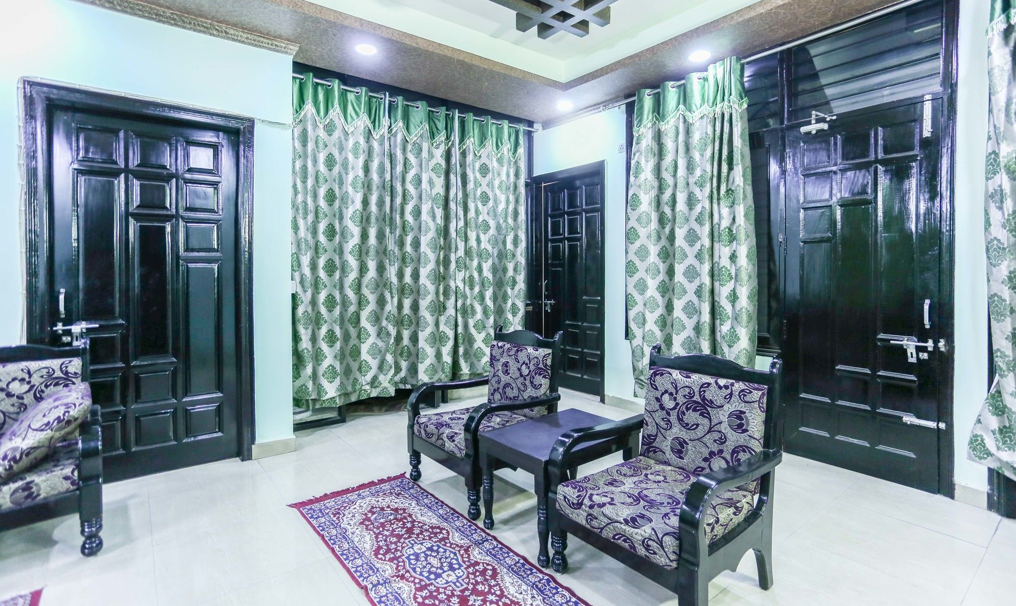 Treebo Trip Sswag 18 Expressway Noida Exterior foto