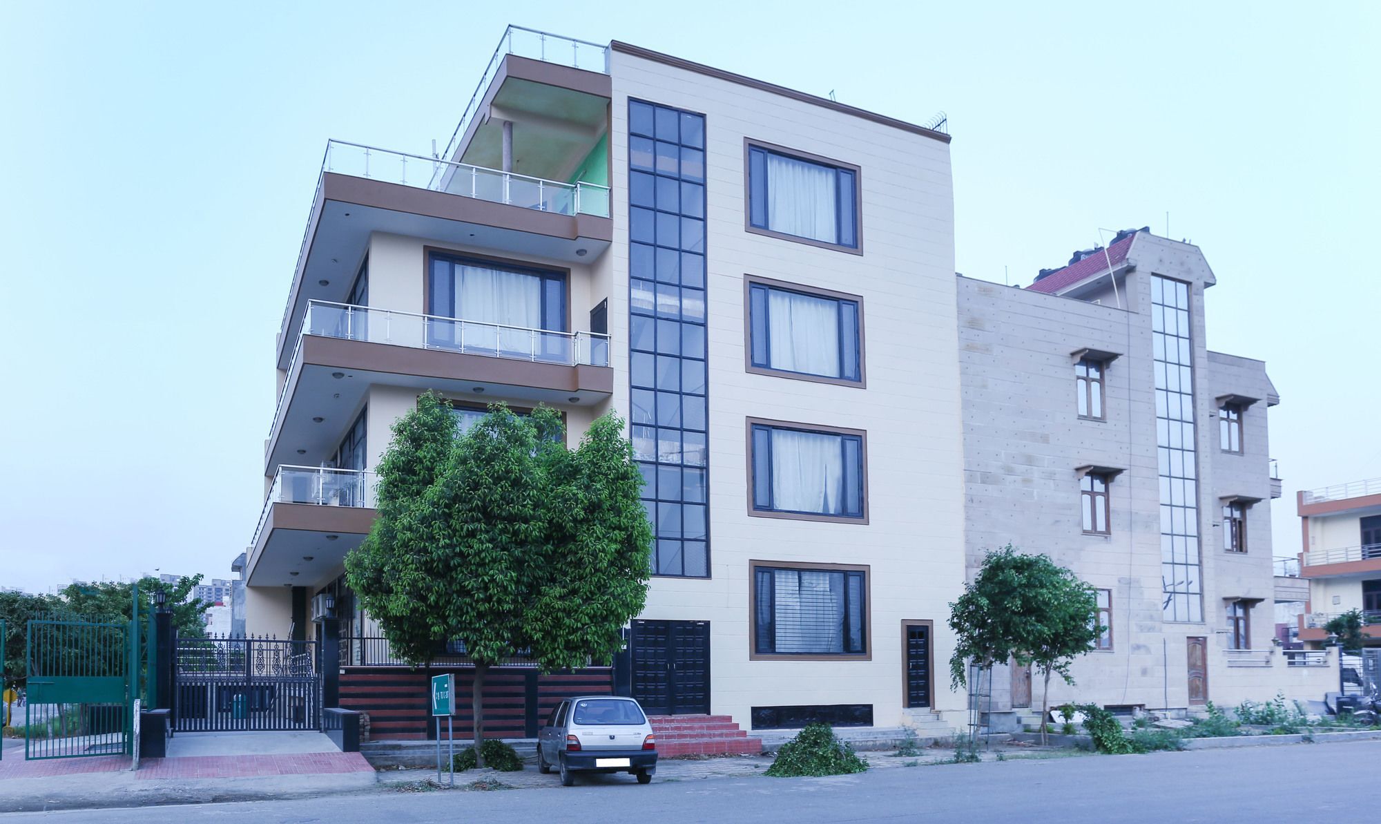 Treebo Trip Sswag 18 Expressway Noida Exterior foto