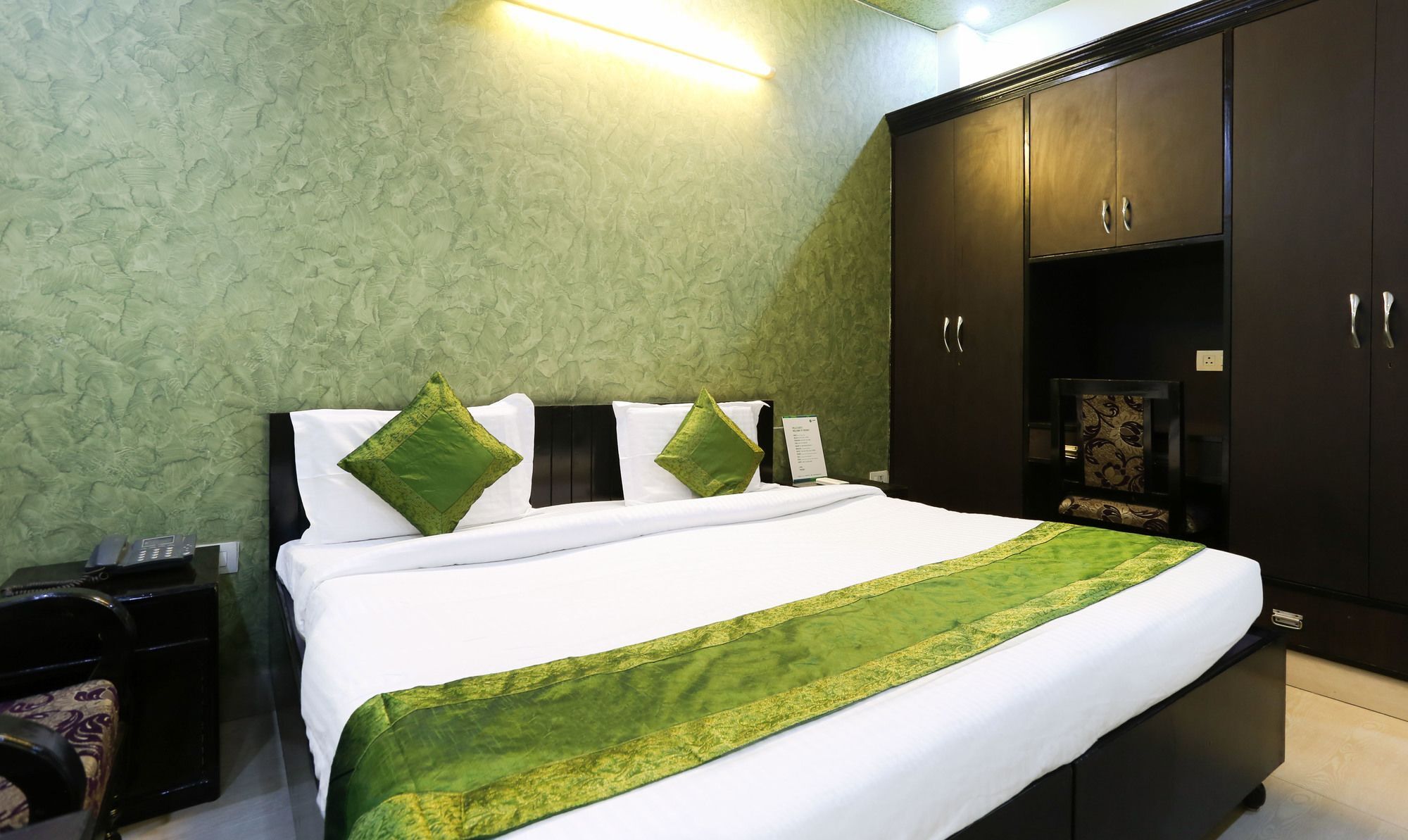 Treebo Trip Sswag 18 Expressway Noida Exterior foto